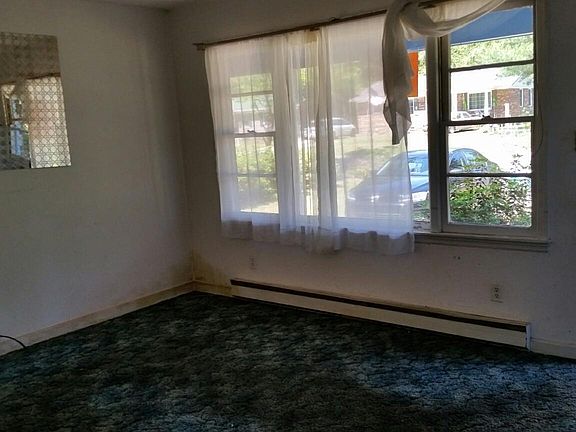 3rd image of 729 W Burkhead Street