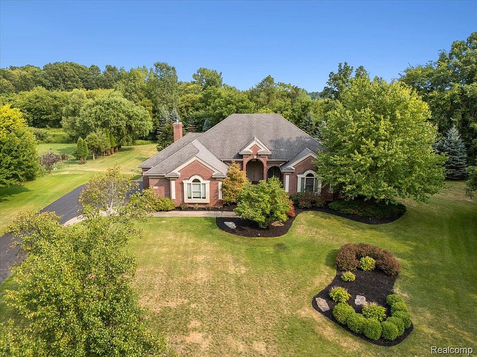 1st image of 3279 Beach Lake Dr E