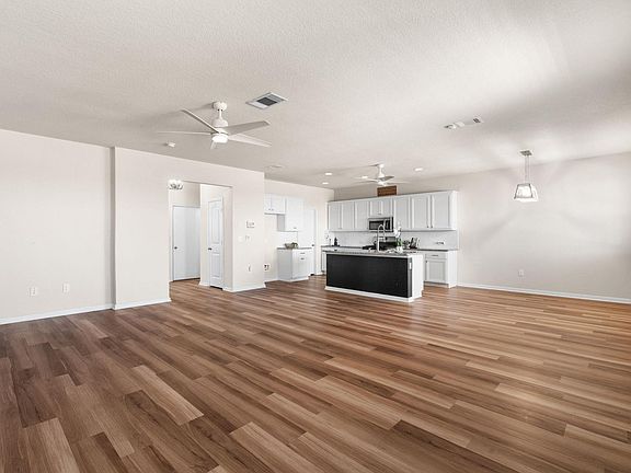 5th image of 233 Frederick Dr