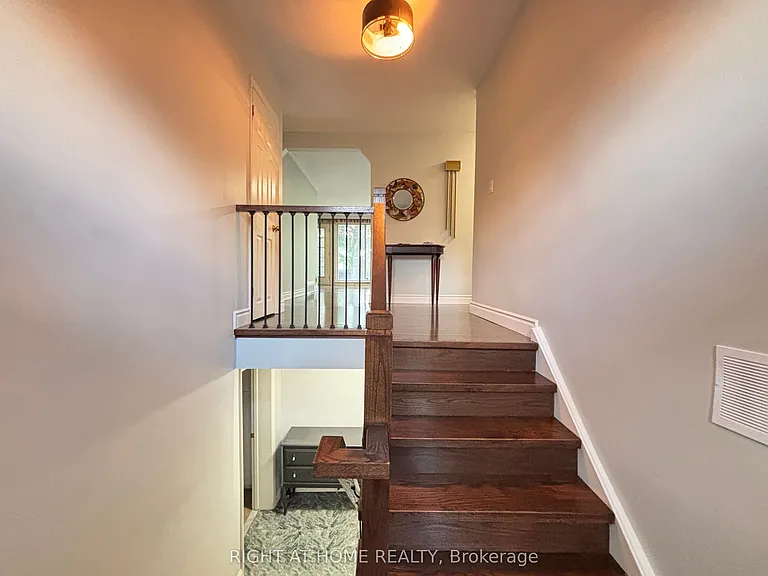 220 Newton Dr — Photo 2
