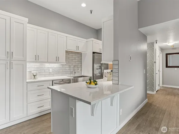 1100 Harrington Ave NE #306, Renton, WA 98056