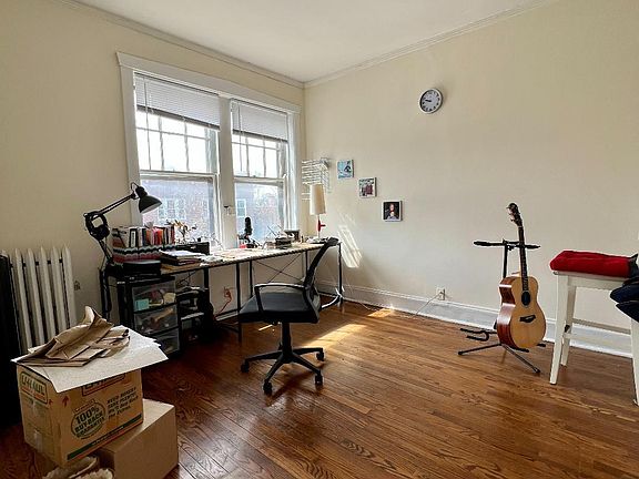4th image of 1918 W Montrose Ave #3