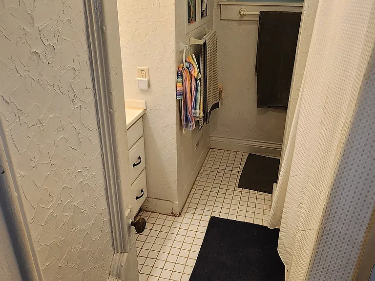 212 W 37th St #5 — Photo 6