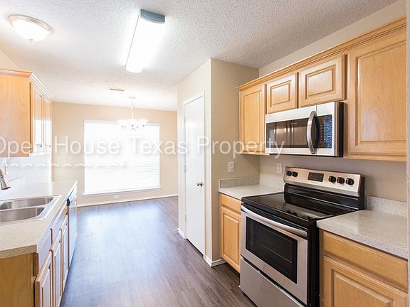 3rd image of 5925 Stone Meadow Ct
