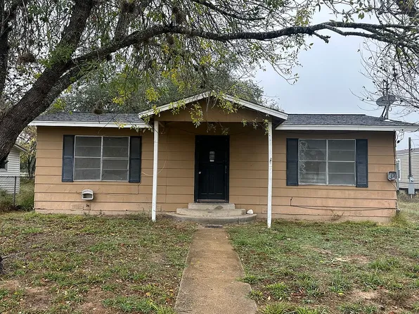 1025 Bowen St, Pleasanton, TX 78064