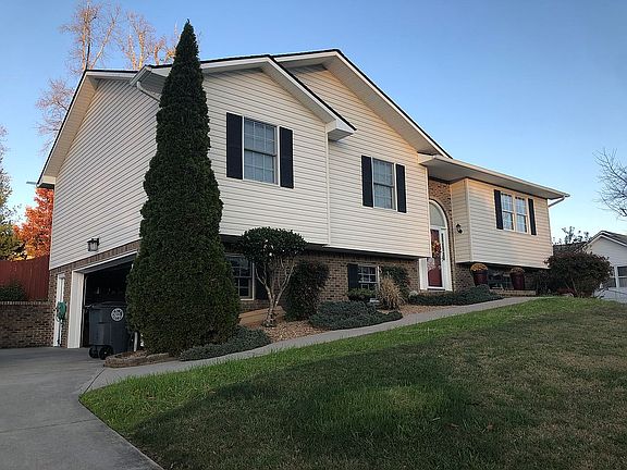 3rd image of 124 Meadow Springs Ln