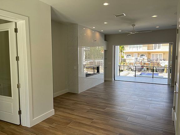 4th image of 4933 W Melrose Ave S
