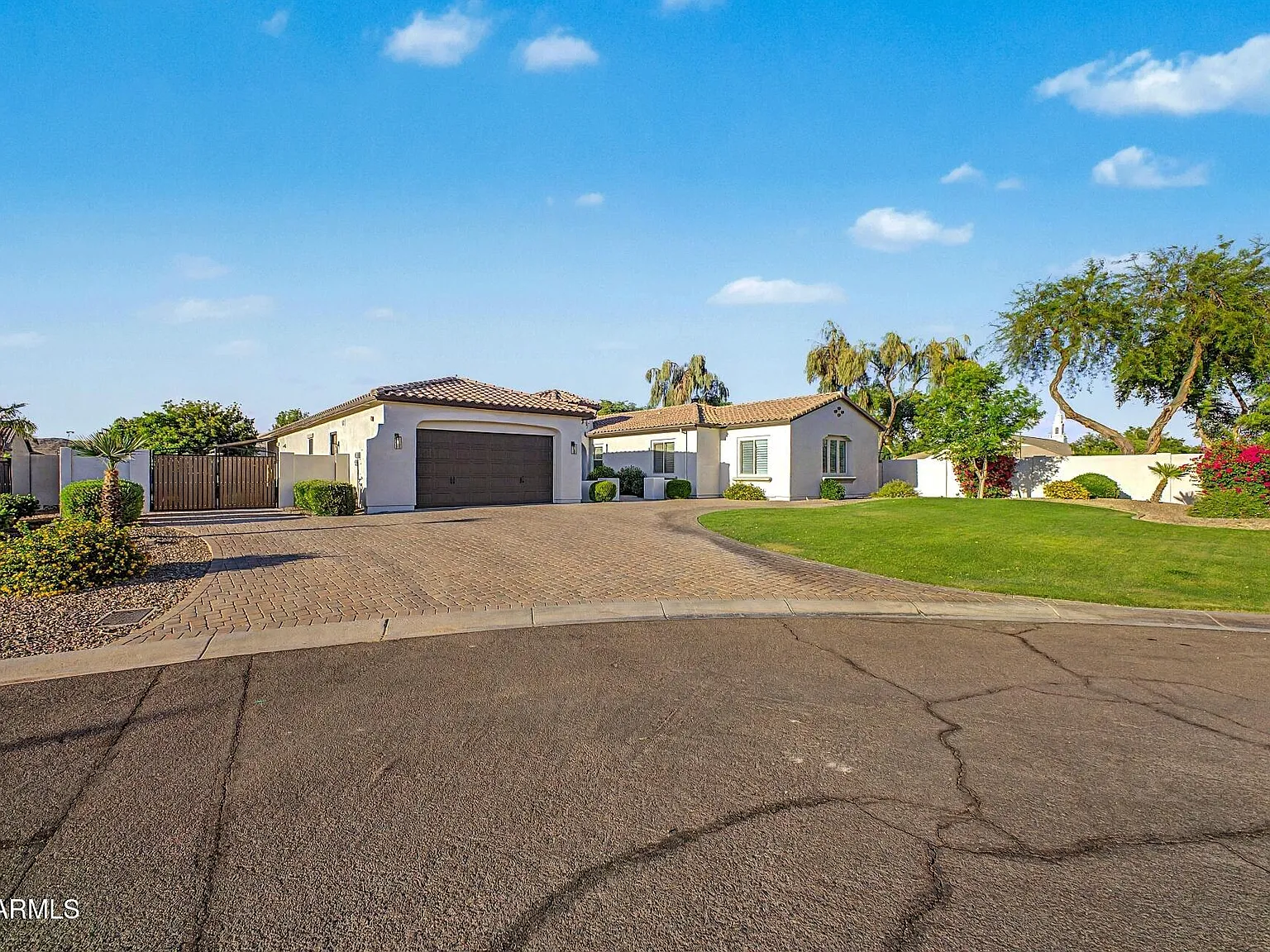 4 bed, 5.0 bath, 4025 sqft, $5,999 — Photo 3