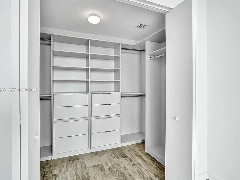 650 NE 32nd St #1001 — Photo 22