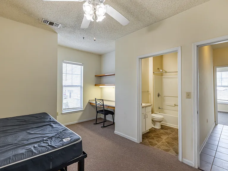 Cape Trails Apartments — Photo 26