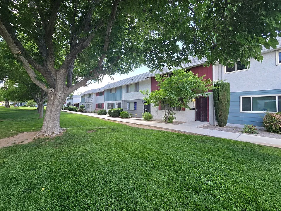 560 Greenbriar Townhouse Way
