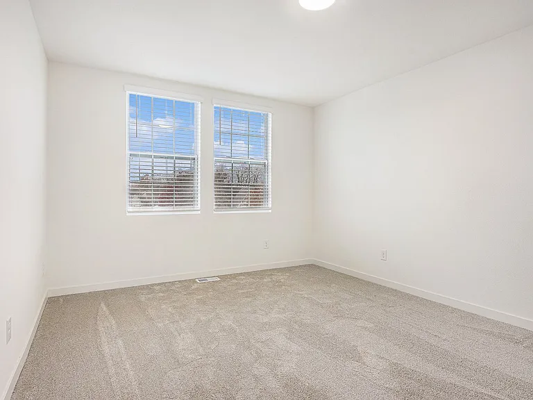 1835 Kingfisher Cir — Photo 10