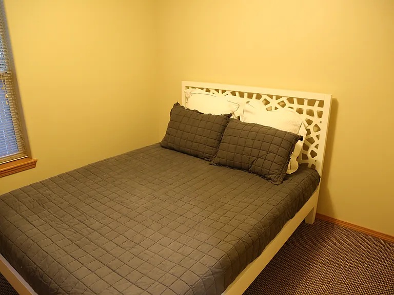 1055 1/2 E Isaacs Ave #C — Photo 8