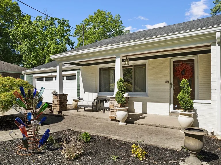 121 Elmlinger Dr — Photo 2
