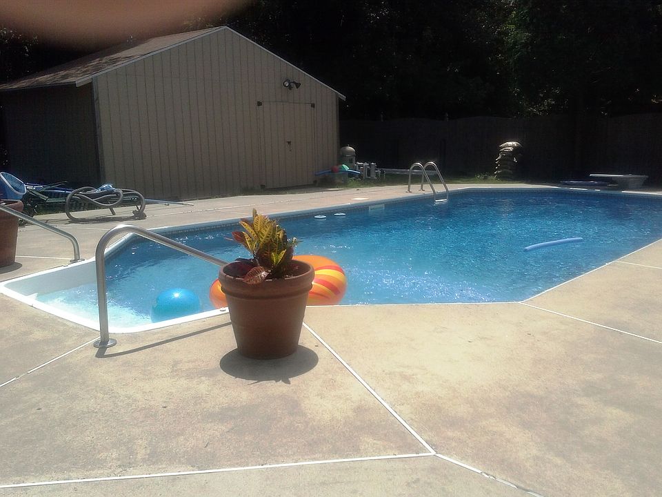 1st image of 606 Haifa Ct