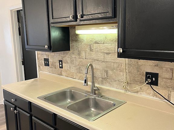 3rd image of 2881-2883 Benchwood Dr