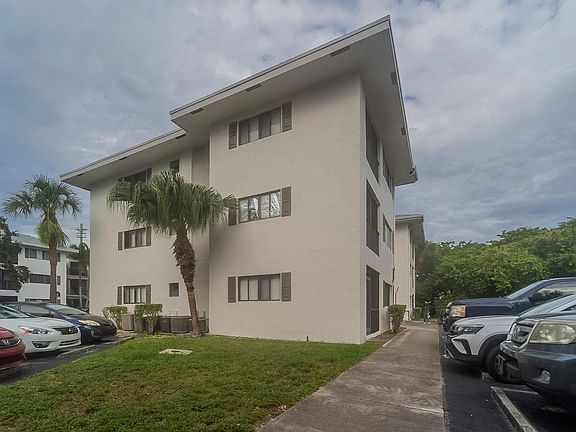 4th image of 2445 SW 18th Terrace #504