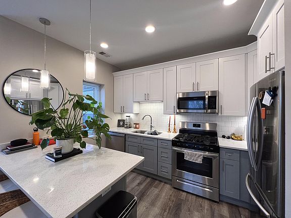 2nd image of 3603 W Ainslie St #3N