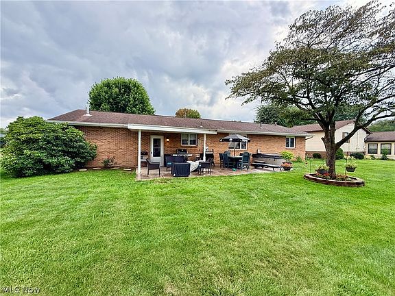 3rd image of 447 Rosch Ct SW