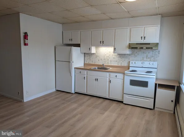 238 Main St APT 3, Hellertown, PA 18055