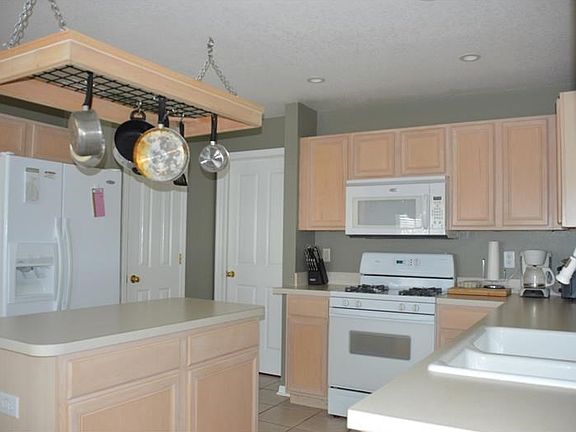 2nd image of 1810 Sassafras Dr