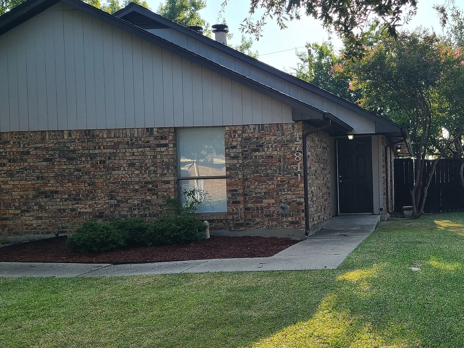 2 bed, 1090 sqft, $1,875 — Photo 1