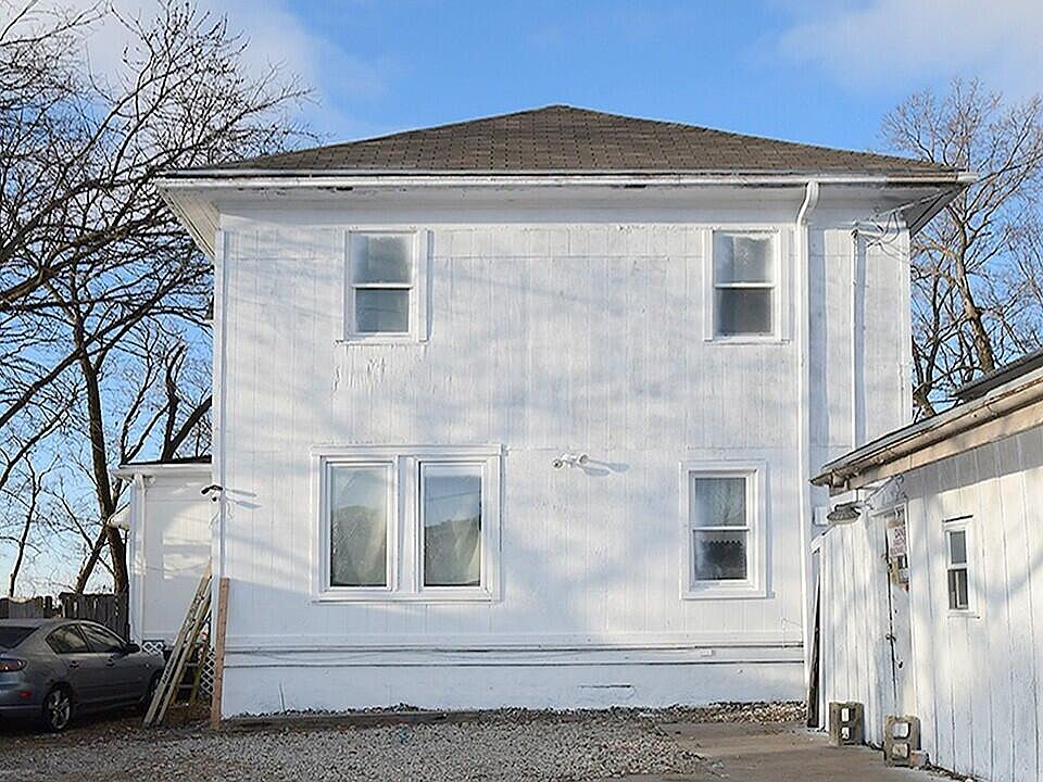 2nd image of 300 Georgia Ave