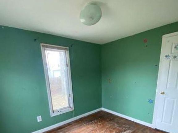 5th image of 52 S Midland Dr