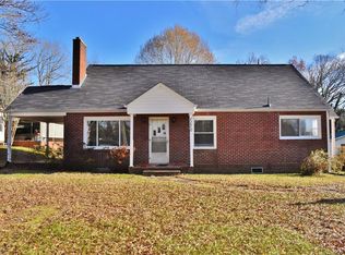 1170 W Lebanon St, Mount Airy, NC 27030