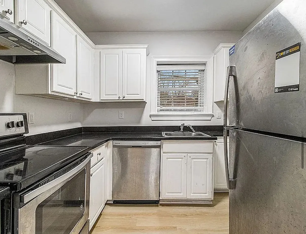 2 bed, 1000 sqft, $1,690 — Photo 4