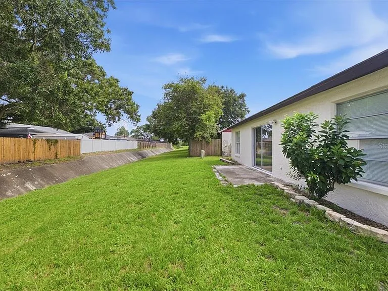 1901 Castle Bay Ct — Photo 28