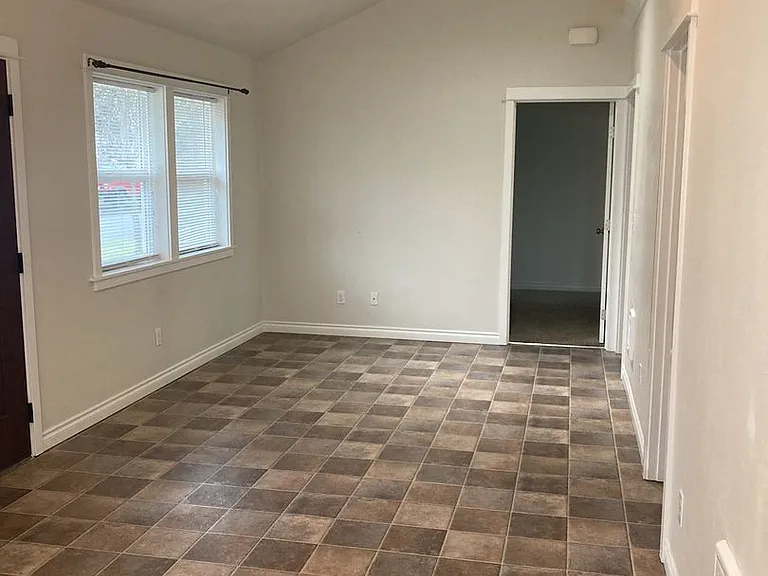 1020 NE 12th St — Photo 5