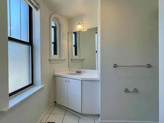 4th image of 6242 Southwood Ave #2S
