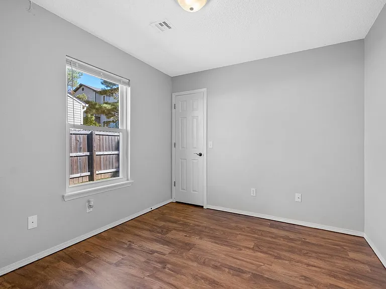 2910 NE 12th St — Photo 19