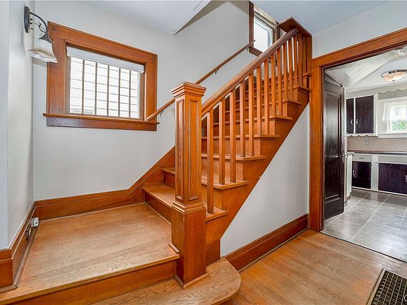 4th image of 202 Male Ave