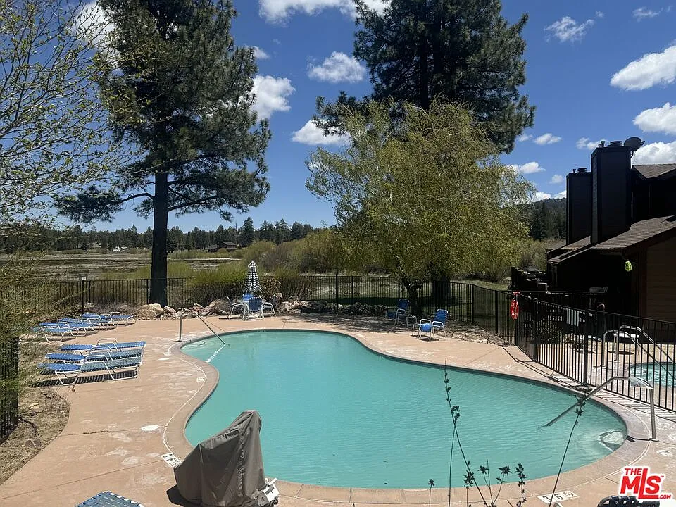 3 bed, 2.0 bath, 1374 sqft, $2,500 — Photo 4
