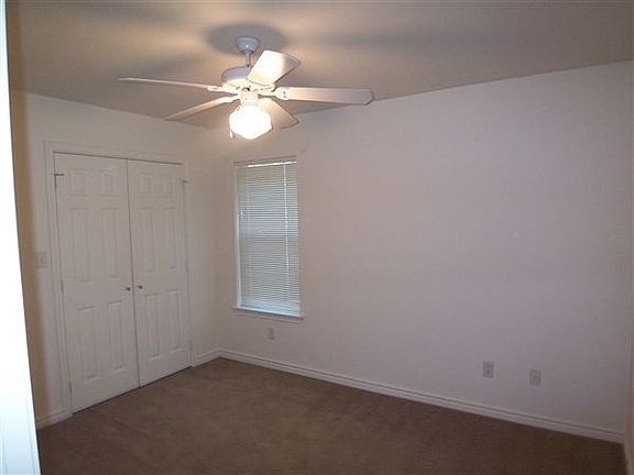 2 bedrooms that share bath are identical