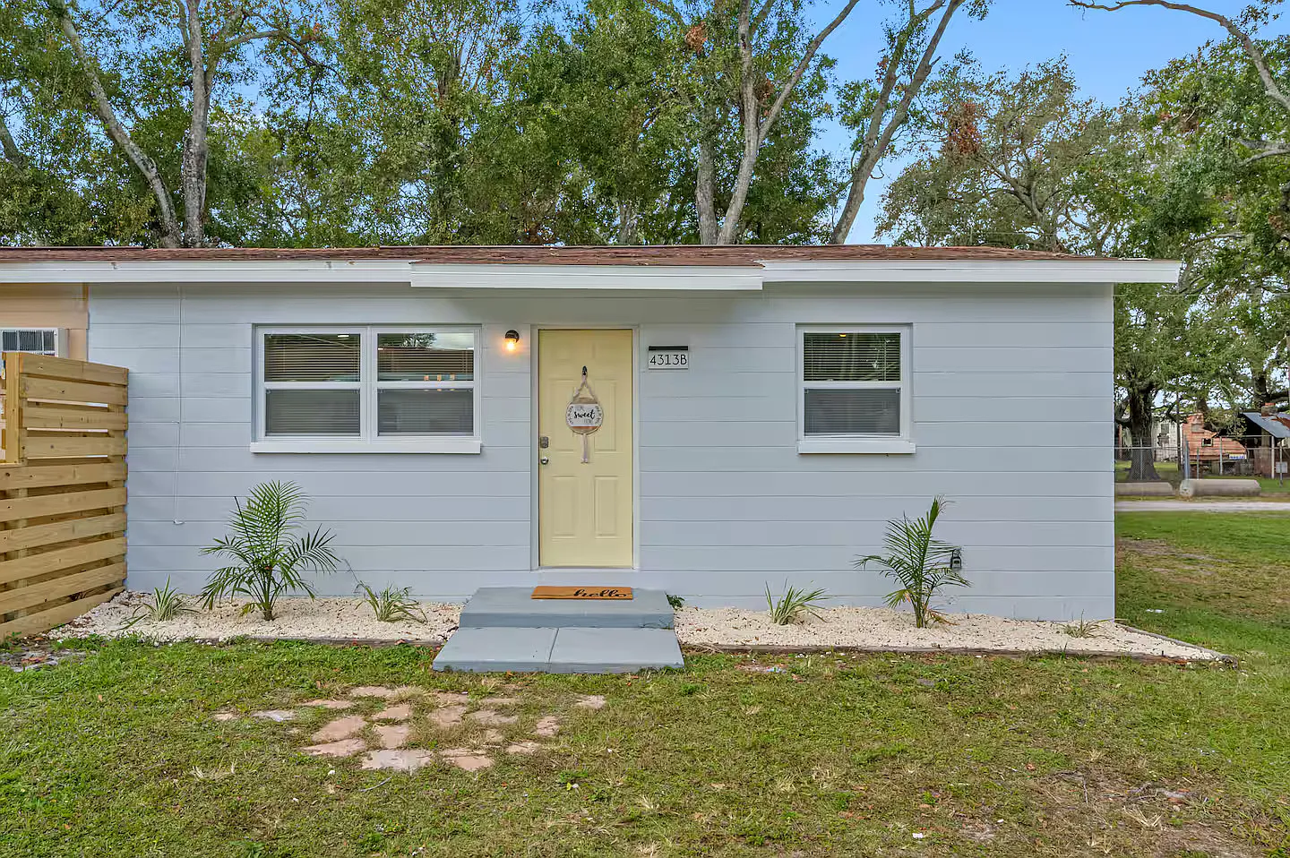 2 bed, 590 sqft, $2,100 — Photo 1