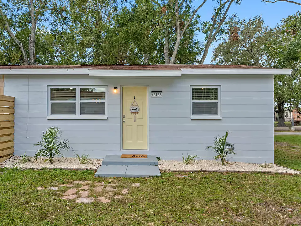 4313 W Woodlawn Ave