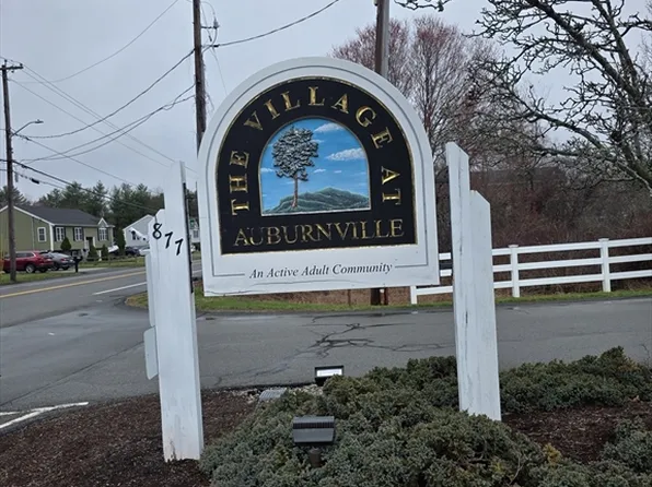 877 Auburnville Way APT M2, Whitman, MA 02382
