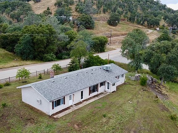 3rd image of 28562 Burrough Valley Rd