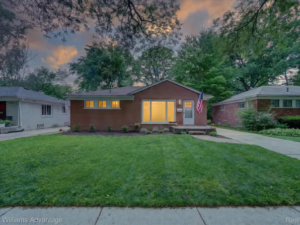 21681 Sussex Ave, Oak Park, MI 48237