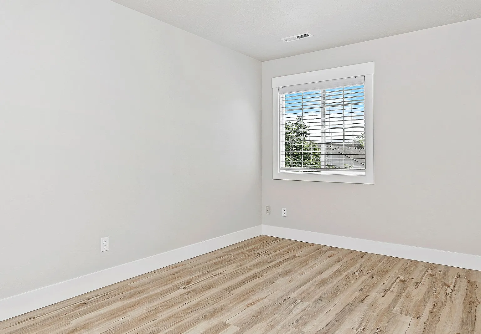 18248 Viceroy Ave — Photo 3