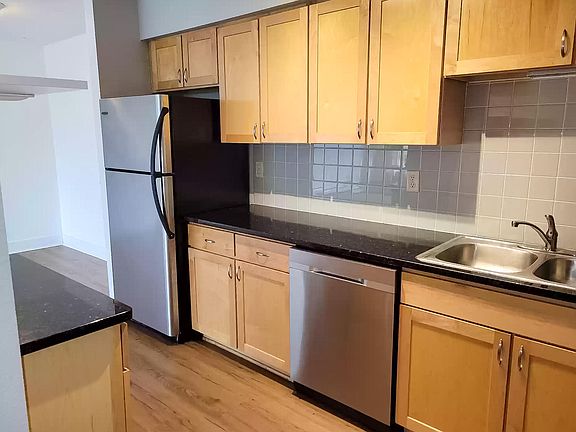 5th image of 2121 N Cambridge Ave APT 311