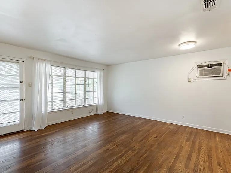 354 Brettonwood Dr #1 — Photo 8