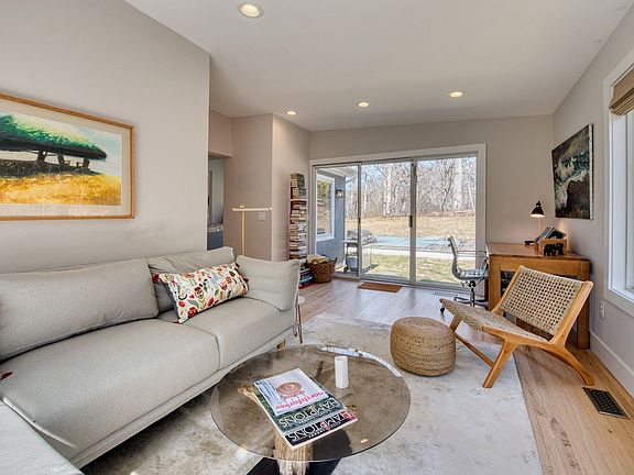 4th image of 39 Lake Dr
