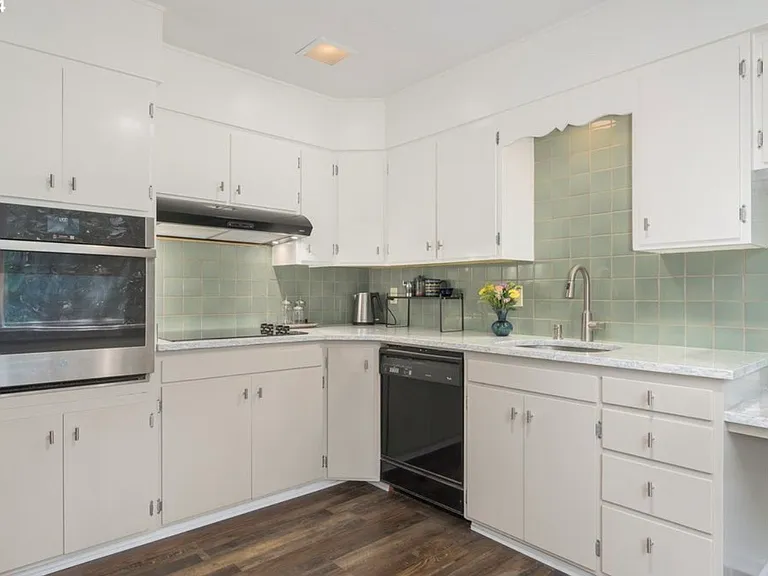 369 W D St — Photo 14