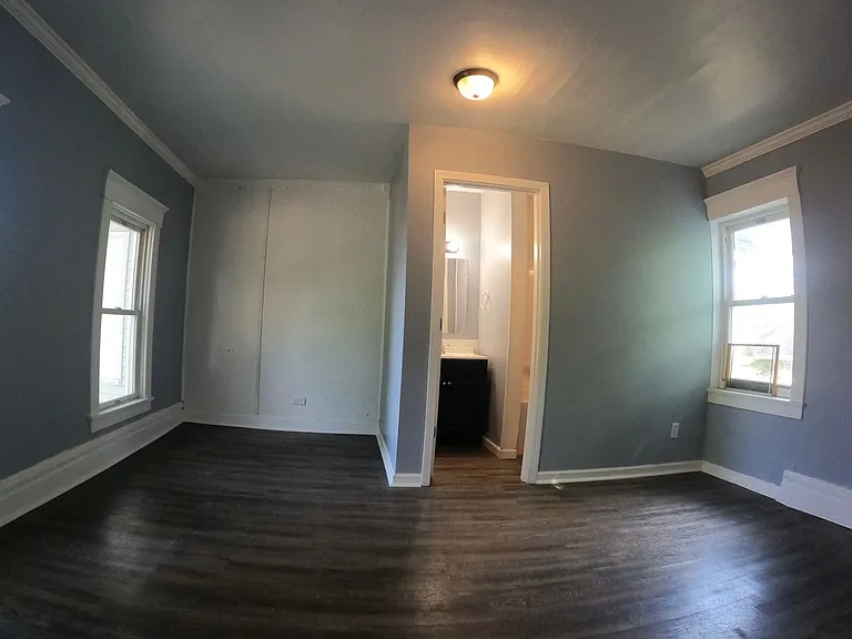 742 Broadway St — Photo 8