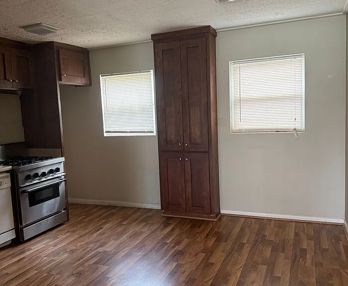 1135 Woodland Ave NE #1 — Photo 3