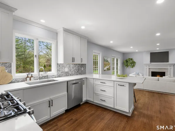12 Westwood Pl, Stamford, CT 06902